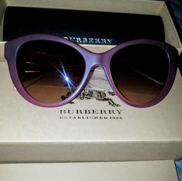 Burberry Sunglasses Cat Eyes Frame New Authentic - Picture 3 of 7